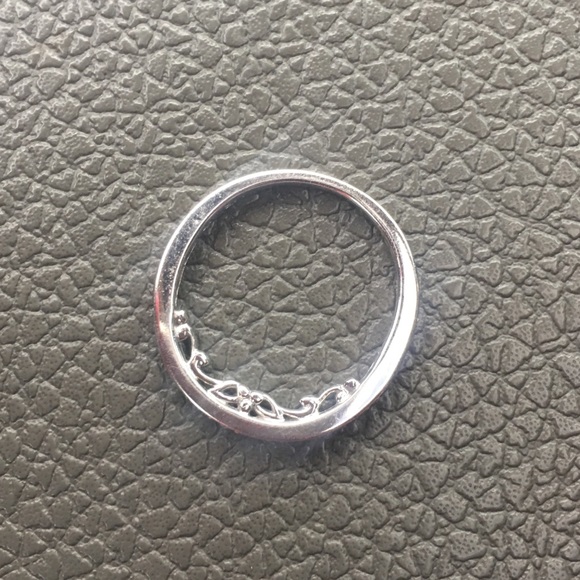 Diamond wedding band size 7. - Picture 4 of 6